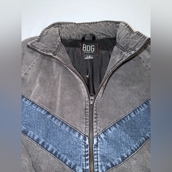BDG Black & Blue Light Wash Denim Track Jacket Size L – Chevron Relaxed-Fit NWOT - Picture 4 of 8